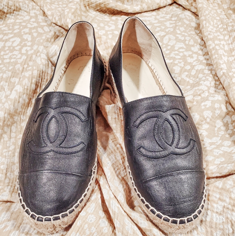 Chanel slides